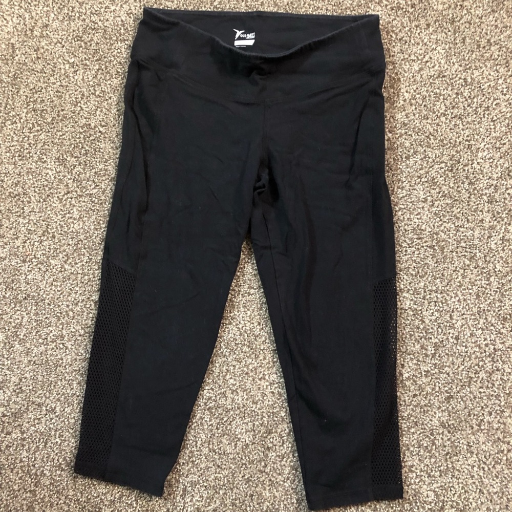 Black side mesh panel workout capris